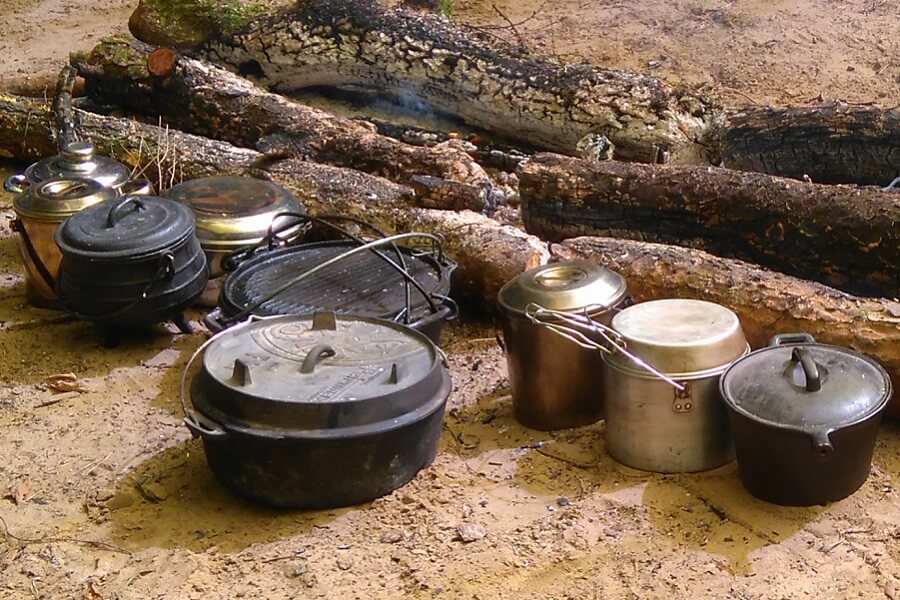 Bread baking pots at the Bushmoot